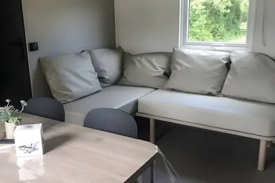 Image de Mobil-home « Vallons 53 » avec piscine partagée, terrasse