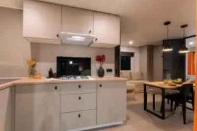 Image de Mobil-home « Vallons 57 » avec piscine partagée, terrasse