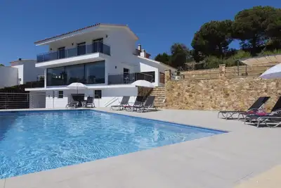Image de Villa 'Costacabana - Summerdream' avec vue montagne, piscine privée et Wi-Fi