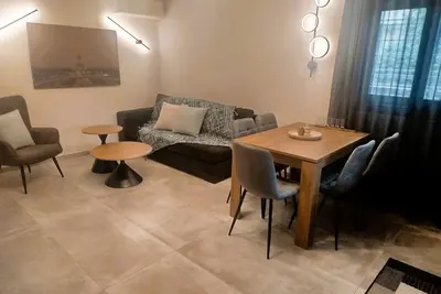 Frank & Jimmy’s Apartment I