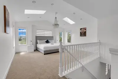 Image de Modern 4br | Ac | Close Airport, Stores & Dining