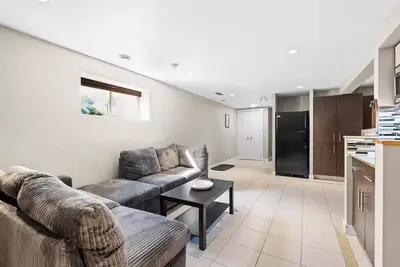 Cozy 1 Bedroom Basement Suite