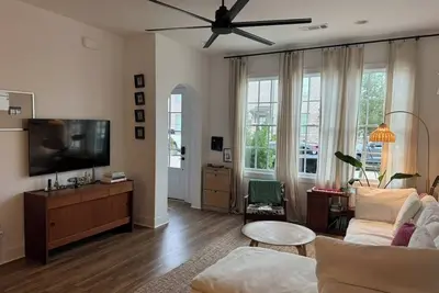 Image de 2-bedroom Townhome in Vibrant East Montgomery neighborhood