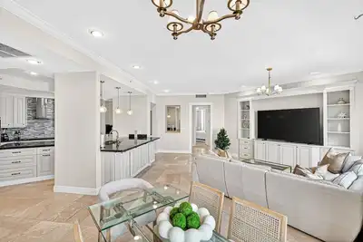 Image de Ultra-Luxury Jupiter Condo! 4 En-suite bedrooms! 100 Yards to Ocean! Game Room!