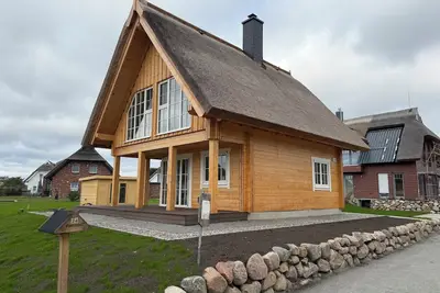 Image de Wooden house with thatched roof at the harbor in Puddemin in a quiet location