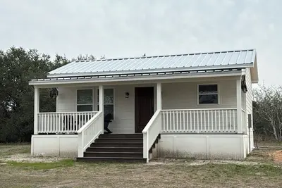 Image de Hilltop Guest House Near Round Top & Fayetteville Lake- 1br w/ Porch & Views