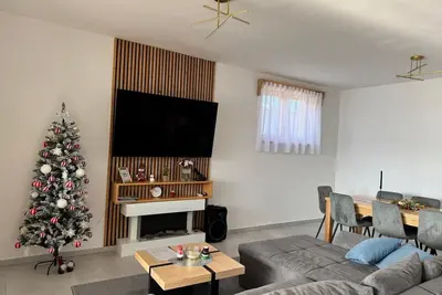 Image de Modern villa with pool, jacuzzi, and sauna for relaxation and family getaway.