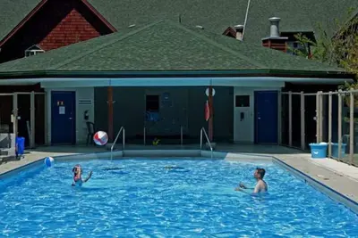 Image de Whispering Pines Chalet