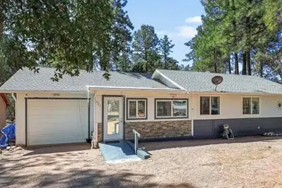 Image de 3-bedroom residence located in heart of Payson, suited for families with a dog