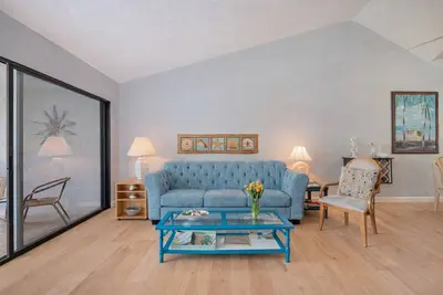 Image de Seasonal condo rental available February 1 with heated pool, tennis, pickleball