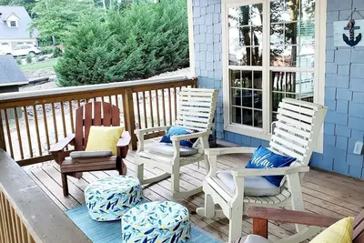 Image de Dora Jean's Lake Front Fishing Cabin w/ boathouse, on Lake Guntersville Sleeps12