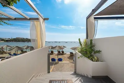 Image de Buganvilla Sea Front Villas - Theros – Sunrise Seaside Retreat in Agia Pelagia