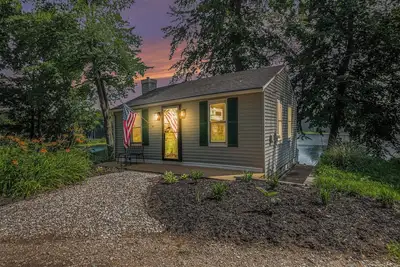 Image de Cozy 2-bedroom cottage on Big Lake in Michigan!