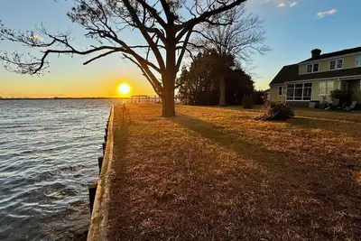 Image de Currituck Coastal Retreat - On Bells Island  - Waterfront living at its best!