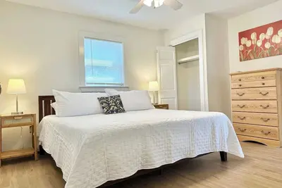 Oceanfront Cabin `Seaside` 2 Bed 2 Bath