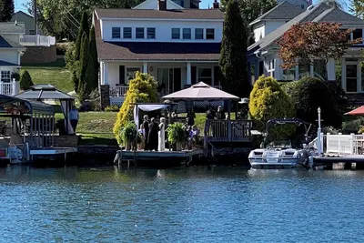 Image de 3 bedroom lake front property, private dock/deck on beautiful Lake Winola.