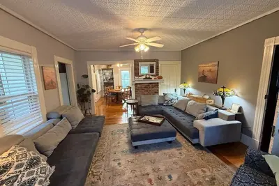 Image de Lovely apartment with King bed, 2 twins & 2 sofas