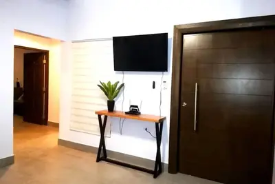 Image de Contemporary, comfortable and centrally located apartment.