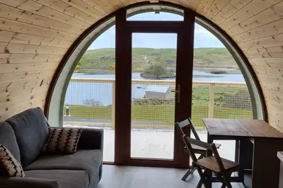 Image de Luzury Glamping Pods on Antrims North Coast with Lake-side views on Fairhead