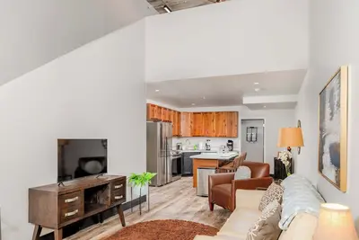 Charming Appleton Condo Downtown, Modern Loft
