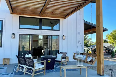 Image de Palisade Vineyard Retreat with Mountain Views, Hot Tub & Outdoor Living