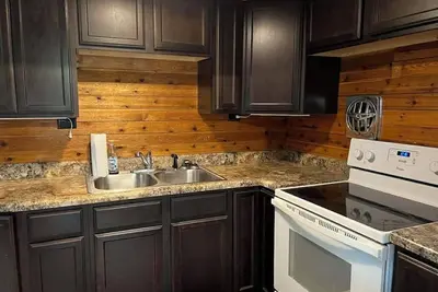 Image de \"Wright Place Wright Time\"\nLakefront 2-bedroom cabin with Ac in cozy LaFollette