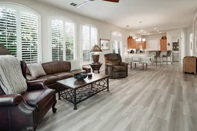 Image de New Listing! Free golf cart, private gated golf resort. Beautiful home in Indian Palms #051797