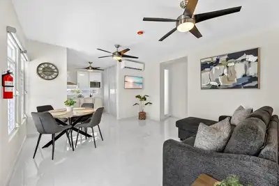 Image de Cozy 2br Apartment w/ Open Living Space | Sleeps 6 (Hr 2a)
