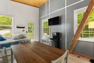 Wooded Loft Cabin in Red River Gorge w/ Fire Pit