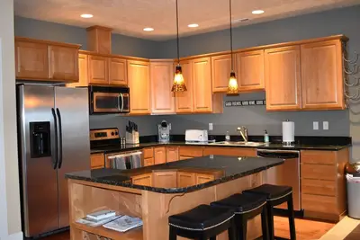 Image de A29-2bedroom condo in charming Crescent Bar 30 Minutes Gorge U Can Book Shuttle