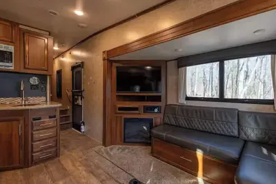 Red River Gorge Camper, Modern Rv w/ Fire Pit & Kitchen