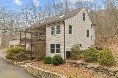 Image de Charming Mt. Carmel Retreat. Fully Furnished 5bd/3ba