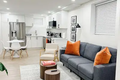 Charming Private 2 Bedroom Basement Suite
