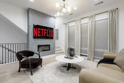 Image de New Modern Dallas Skyline+ Private Roof top+ Firepit+ Four Burner Grill+ Garage