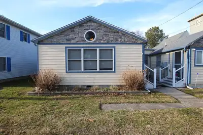 Image de 306 Midland- This inviting vacation home offers a perfect blend of comfort and coastal charm.