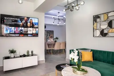 Stylish & Cozy 2br_Luxury BuildingPerfect Location