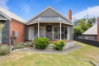 Image de Luxury Spa Villa - Mountain Views Right in Town!