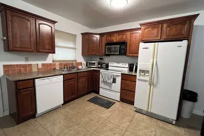 Image de Fifa ready Corner garden view 2-bed townhome in tranquil Hollywood Ac gated Wifi