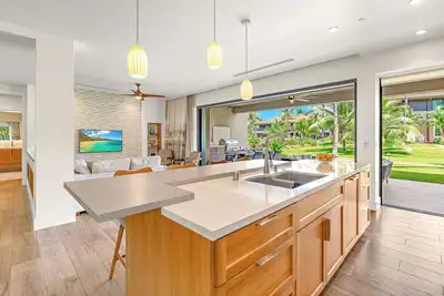 Image de Maui Resort Rentals: Luana Garden Villas 18b – Modern 3br Villa at Kaanapali’s Newest Luxury Residences!