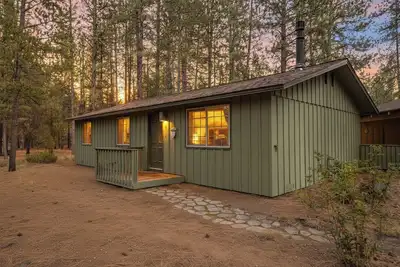 Cozy Sunriver Analog Escape