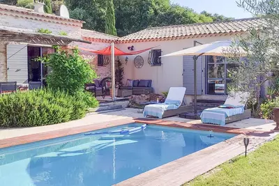 Image de Belle maison avec piscine et idéalement située