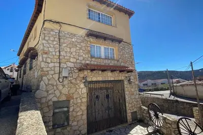 Image de la muraille d'Aroa à Cañete p