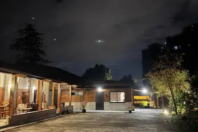 Slow Travel Space for Neighbors