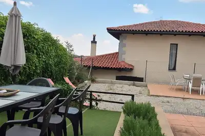 Image de Disconnect between mountains, with gym, music room and cinema (pets allowed).