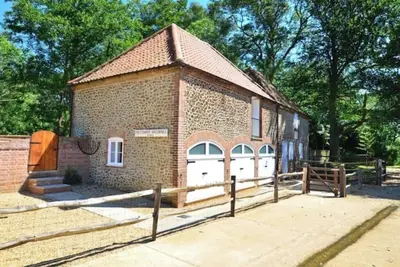 Image de Historic Snettisham Watermill: Tranquil Norfolk Retreat with Mill Pond and River