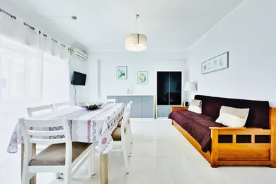 Image de Appartement 'T2 Supérieur' avec piscine partagée, Wi-Fi et climatisation