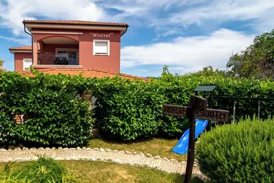 Image de Joli appartement pour 6 personnes avec climatisation, Wifi, Tv, terrasse et animaux admis