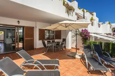 Image de Appartement familial avec piscine commune près de la plage