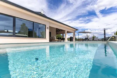 Villa Coriticum with pool and indoor Jacuzzi