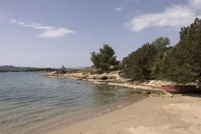 Image de With six generously sized bedrooms